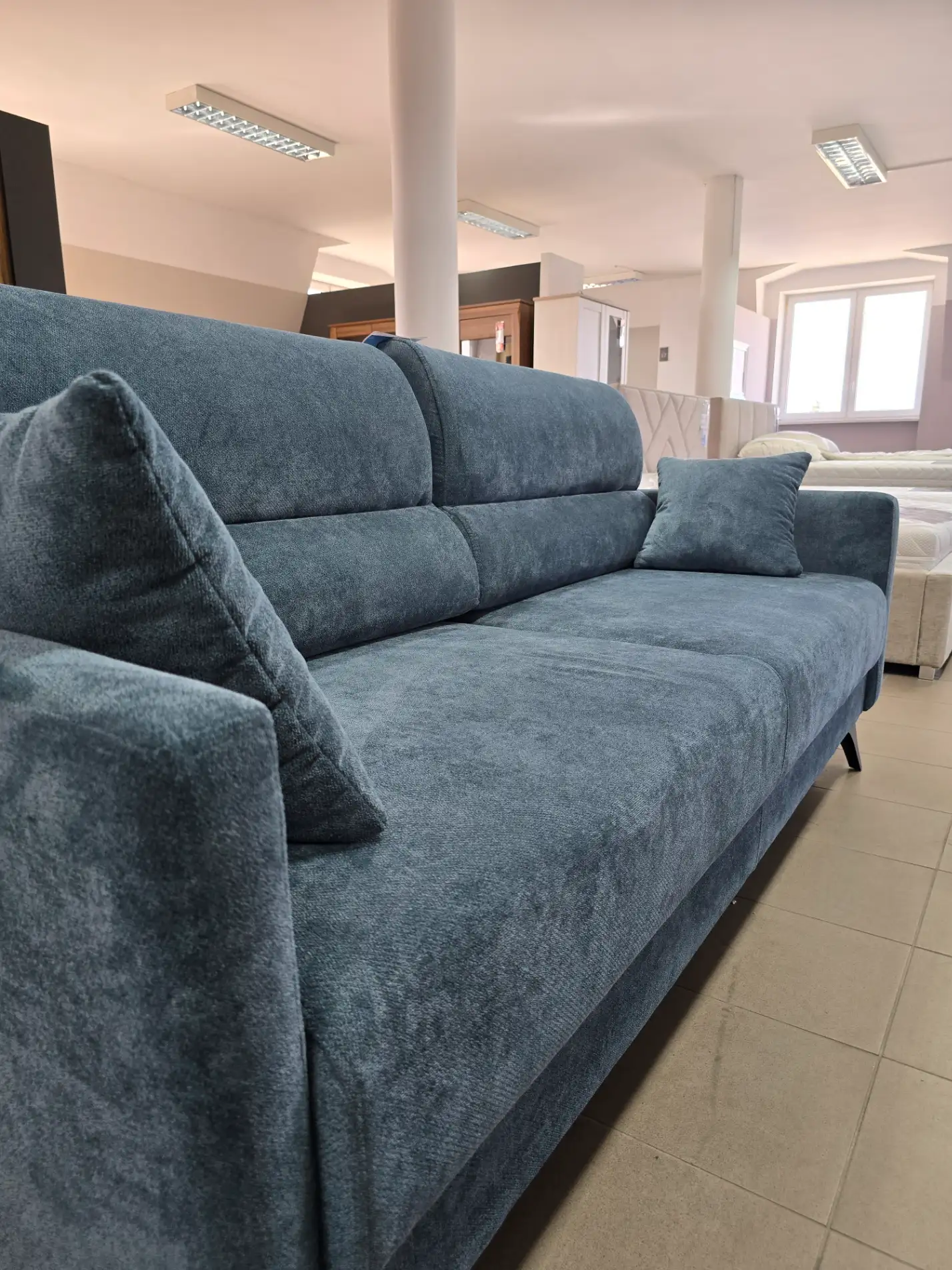 Best Meble Sofa CARMEN z funkcja spania DL i pojemnikiem granatowa