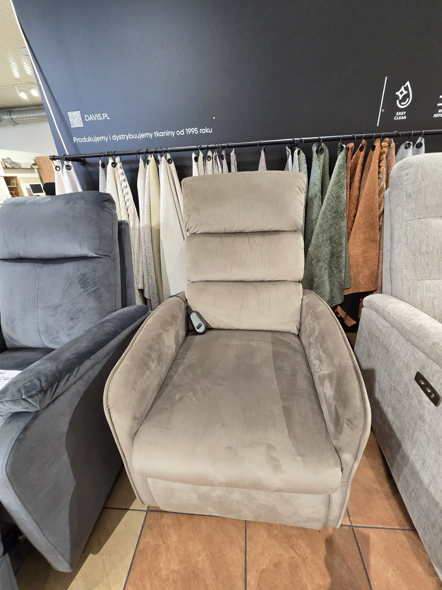 Halmar Fotel relaks JAMAL wypoczynkowy z USB relax rozkładany elektrycznie