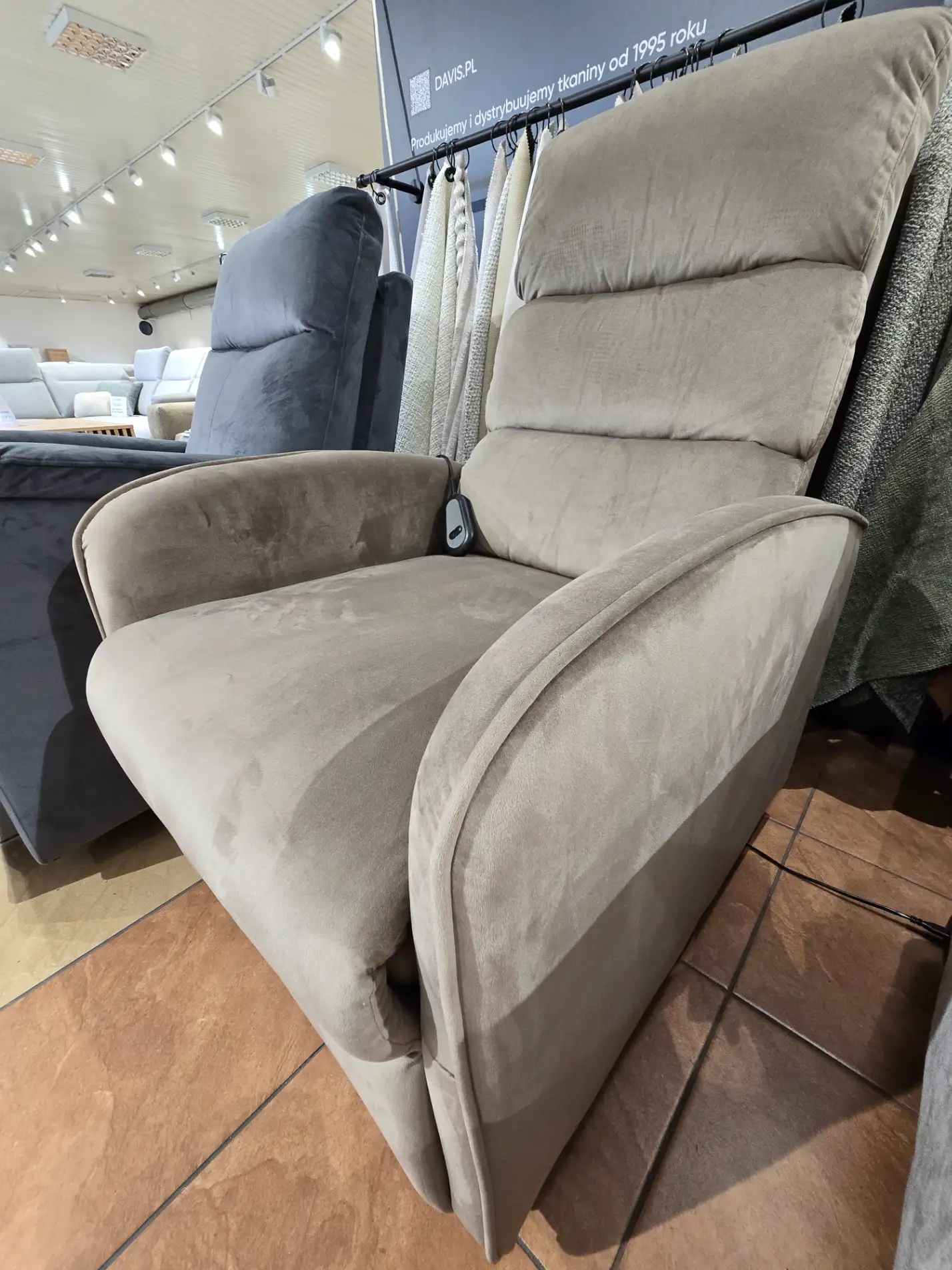 Halmar Fotel relaks JAMAL wypoczynkowy z USB relax rozkładany elektrycznie