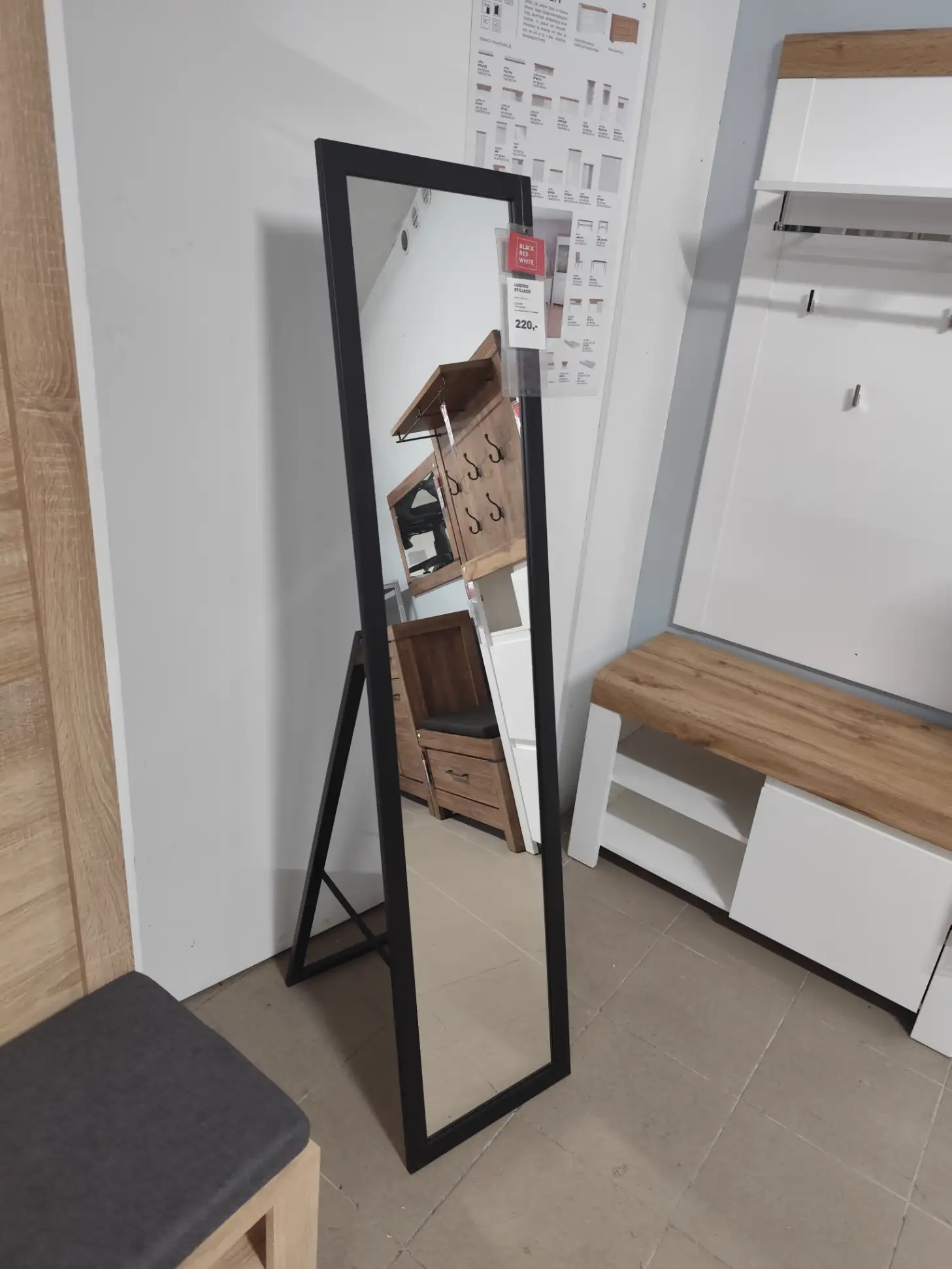 Lustro stojące czarne 156 x 36 cm rama Lustro stojące czarne 156 x 36 cm rama