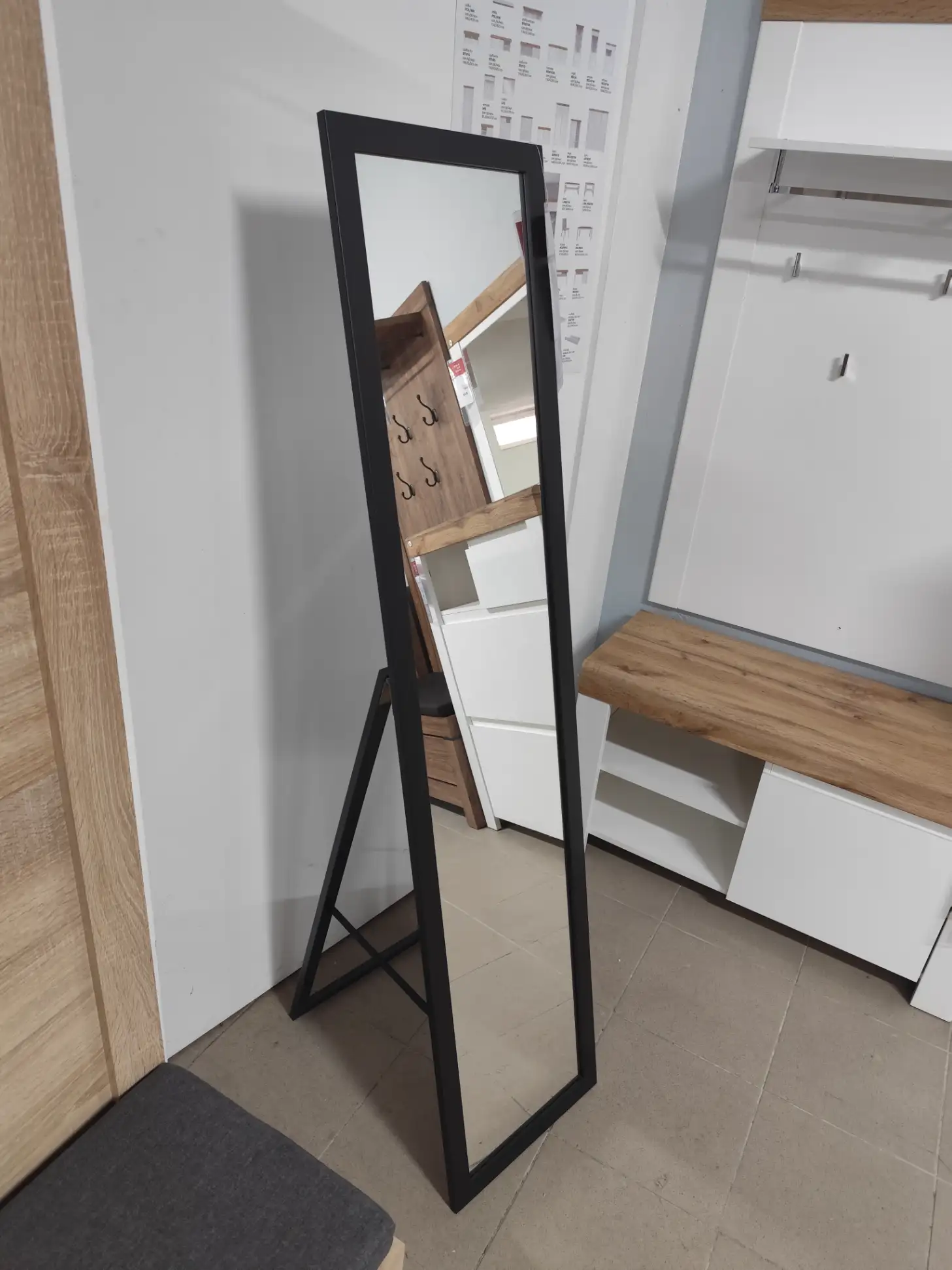 Lustro stojące czarne 156 x 36 cm rama Lustro stojące czarne 156 x 36 cm rama