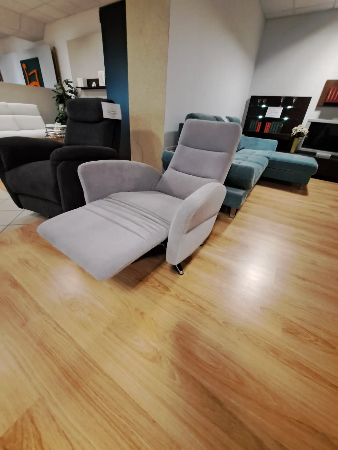 Vero Fotel z relaxem BASILICO 1RPO2 v. II z kieszenią na piloty