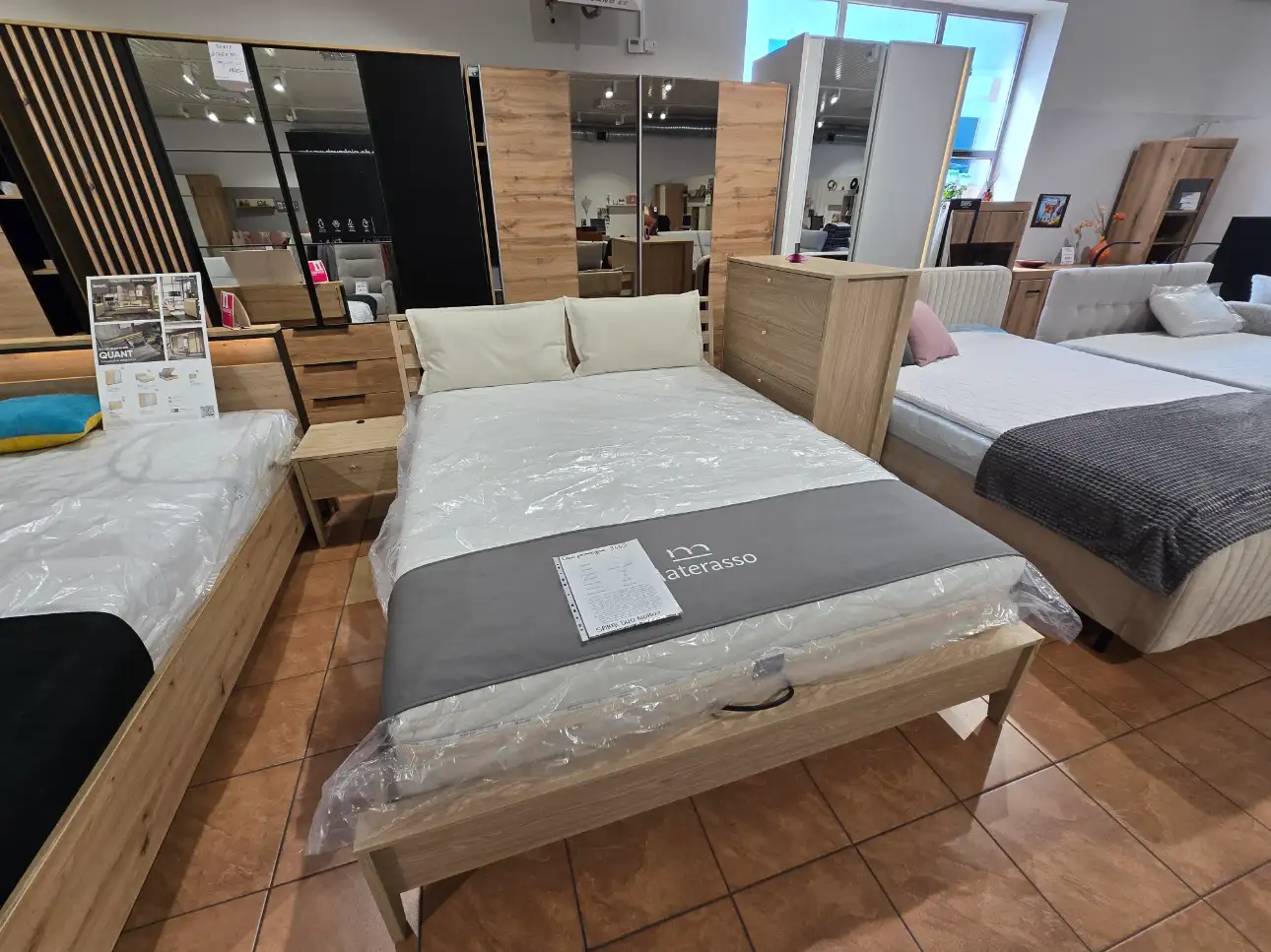 Lenart Zestaw Mebli do Sypialni COZY Łóżko 160 cm + Stolik nocny + Komoda + Poduszki oparciowe