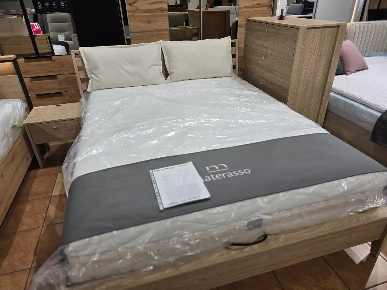Lenart Zestaw Mebli do Sypialni COZY Łóżko 160 cm + Stolik nocny + Komoda + Poduszki oparciowe