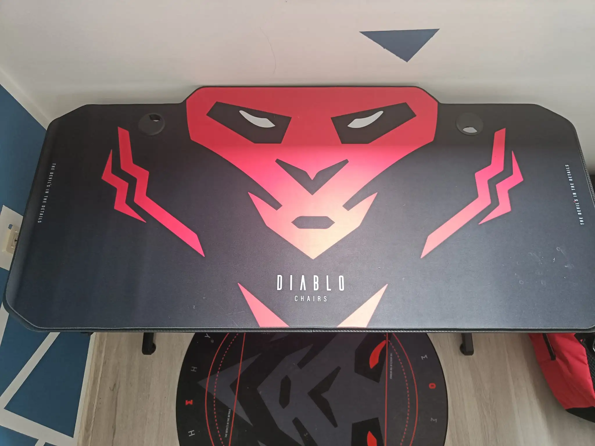 Biurko gamingowe DIABLO Chairs X-Mate 1400 140 cm (z matą podłogową)