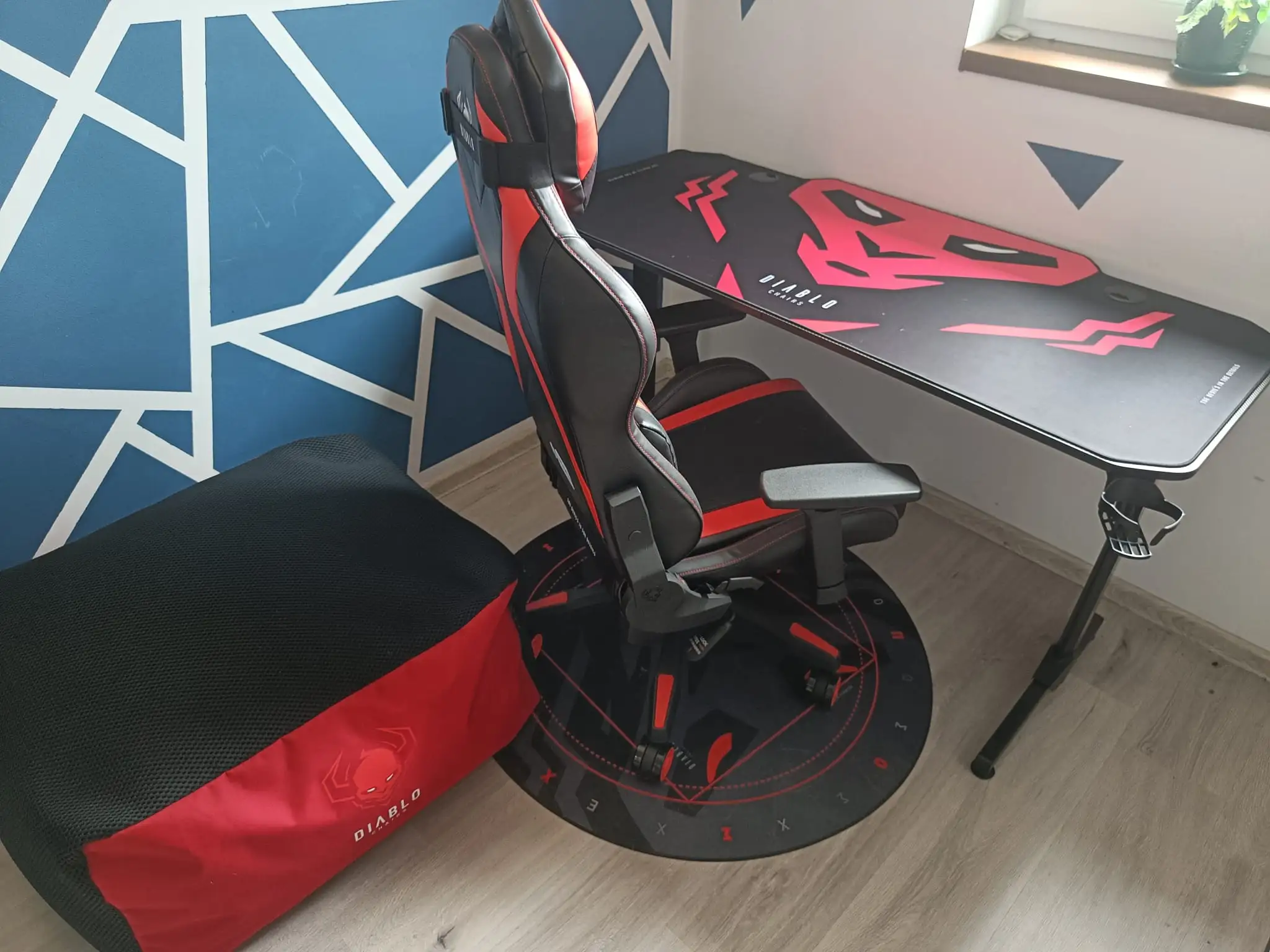 Biurko gamingowe DIABLO Chairs X-Mate 1400 140 cm (z matą podłogową)