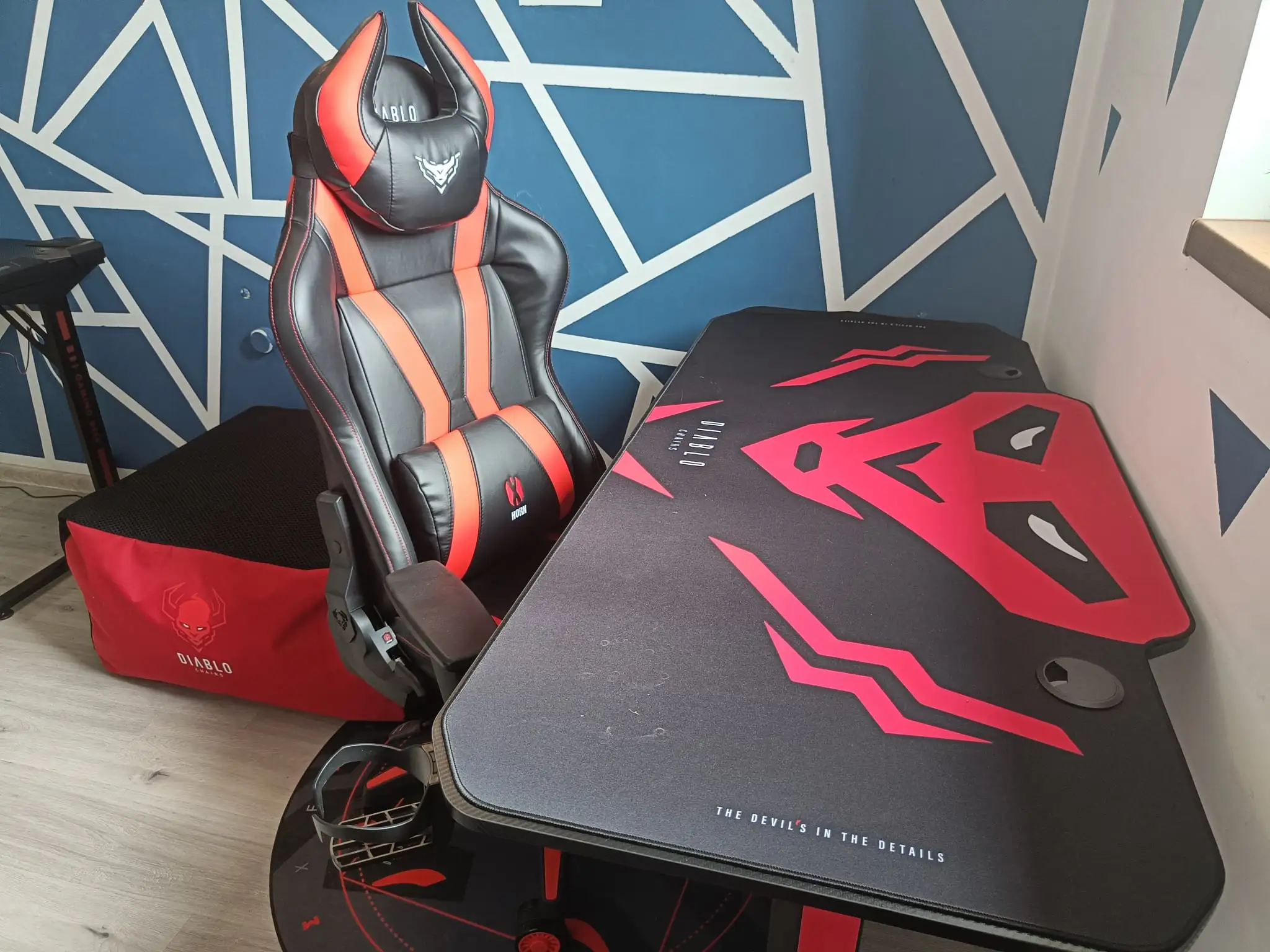 Biurko gamingowe DIABLO Chairs X-Mate 1400 140 cm (z matą podłogową)