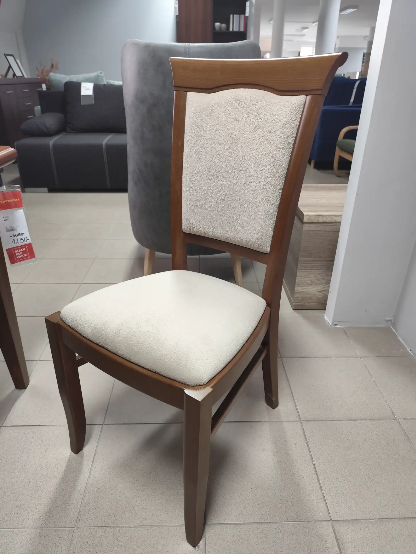 Black Red White Krzesła KENT tapicerowane beżowe kasztan