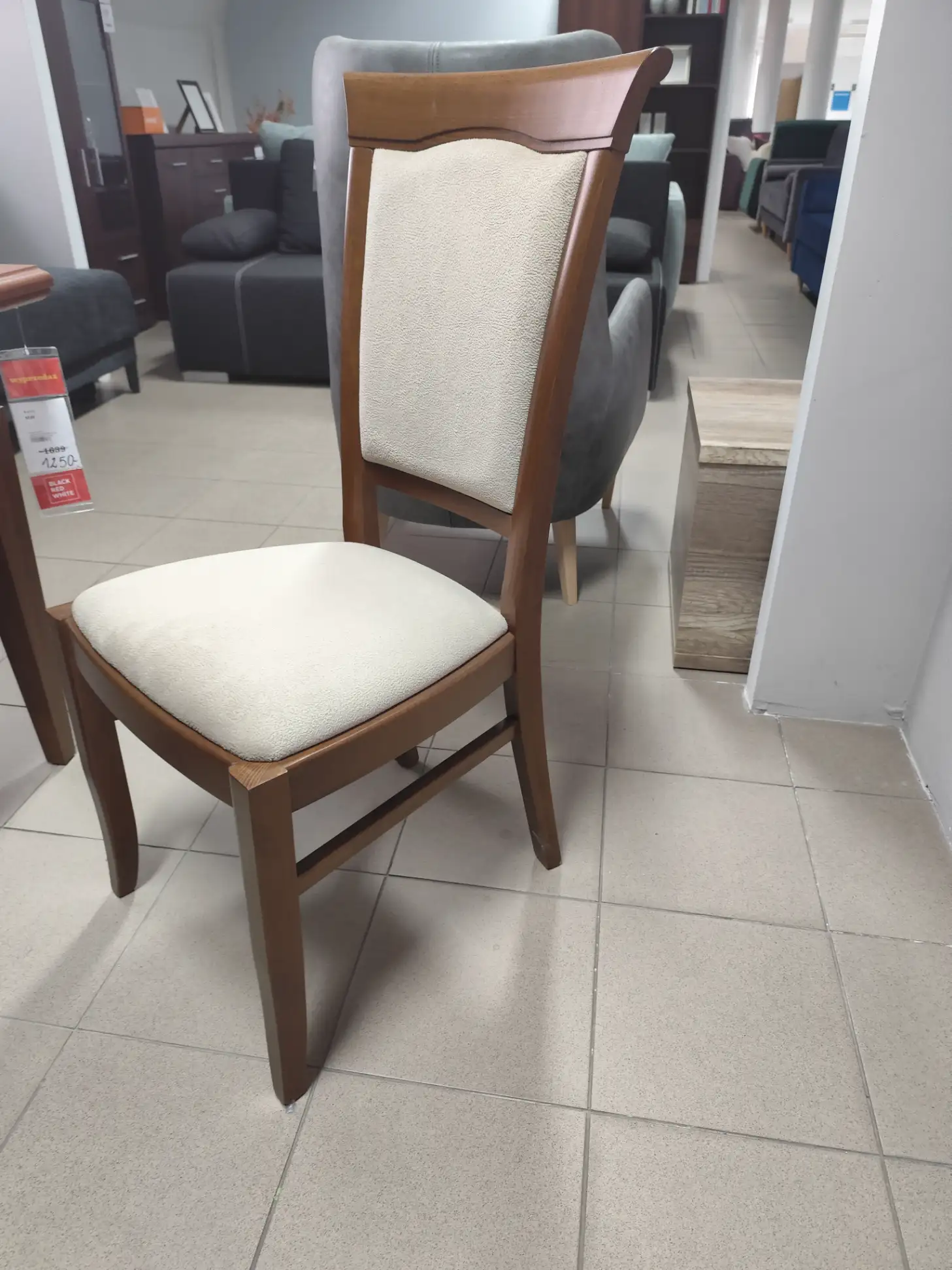 Black Red White Krzesła KENT tapicerowane beżowe kasztan