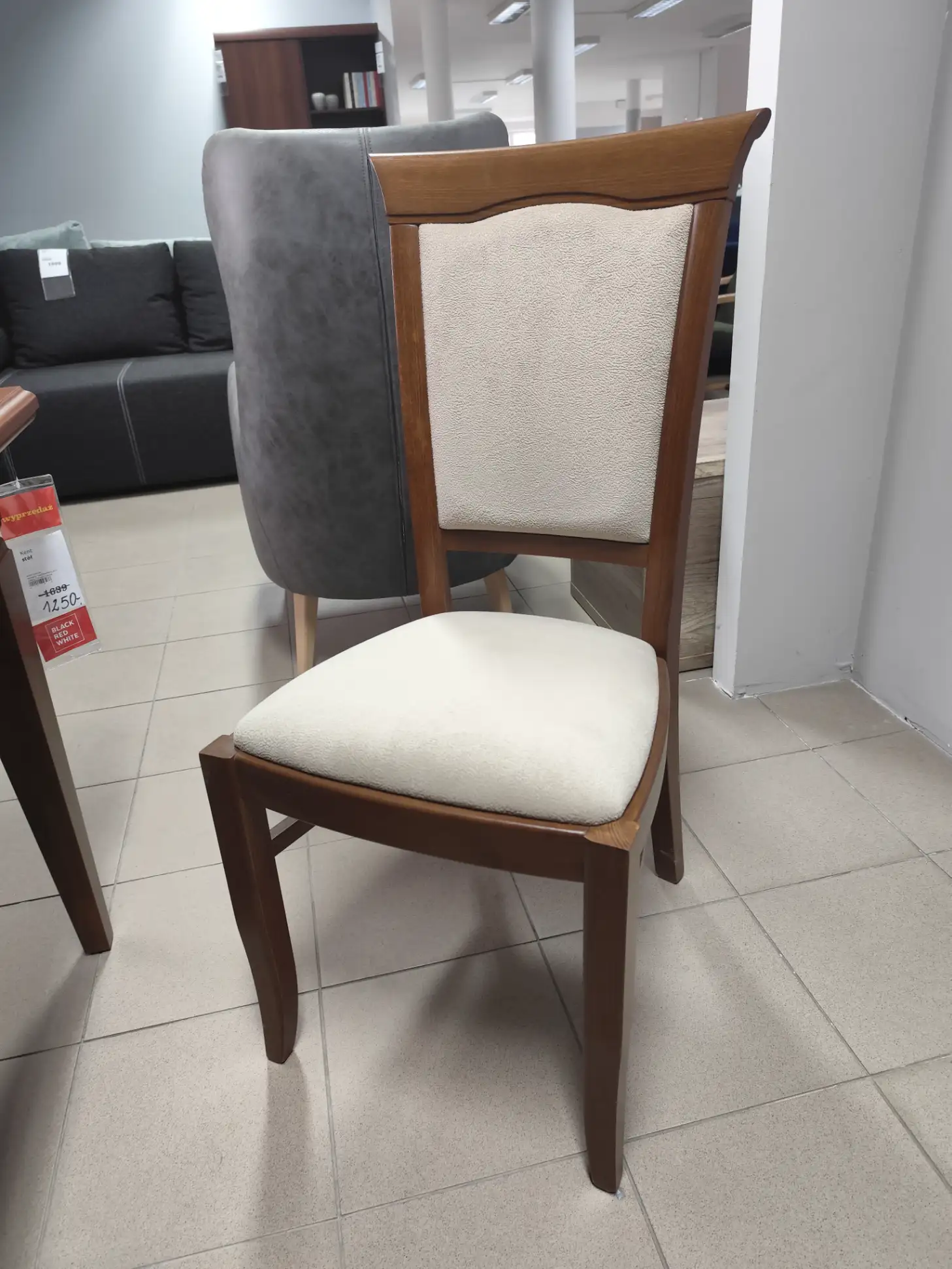 Black Red White Krzesła KENT tapicerowane beżowe kasztan