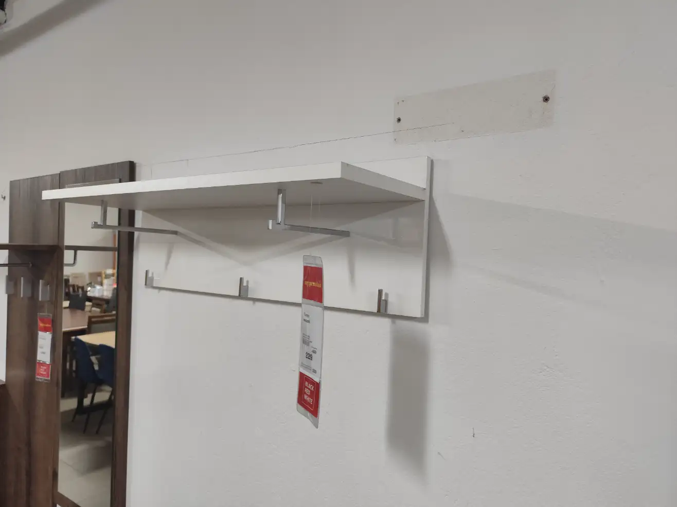 Black Red White Wieszak na ubrania FLAMES biały połysk Black Red White Wieszak na ubrania FLAMES biały połysk