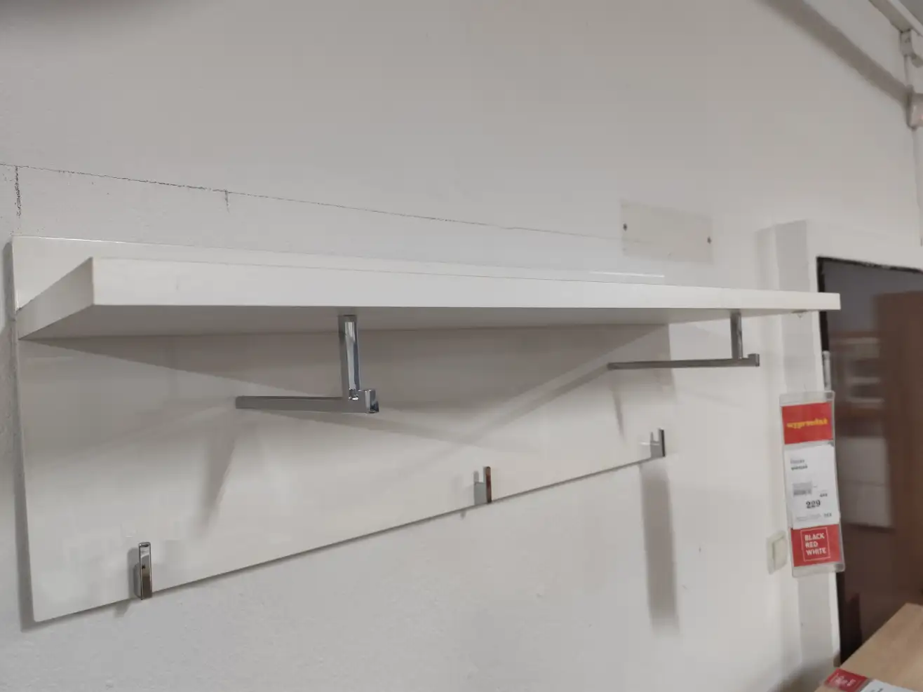 Black Red White Wieszak na ubrania FLAMES biały połysk Black Red White Wieszak na ubrania FLAMES biały połysk