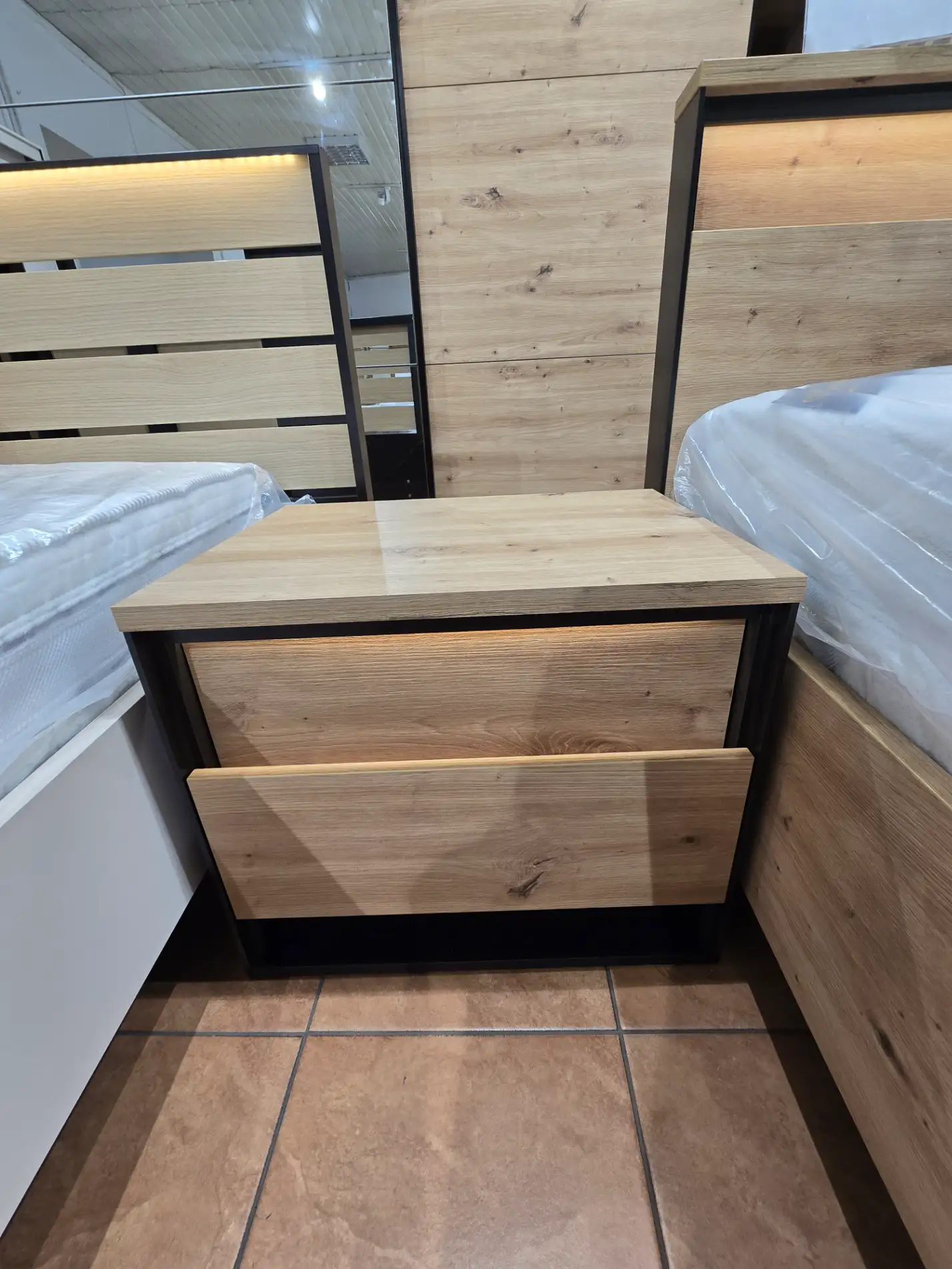 Lenart Łóżko QUANT QS-02 160 cm + stolik nocny QS-02 (160) + QS-03