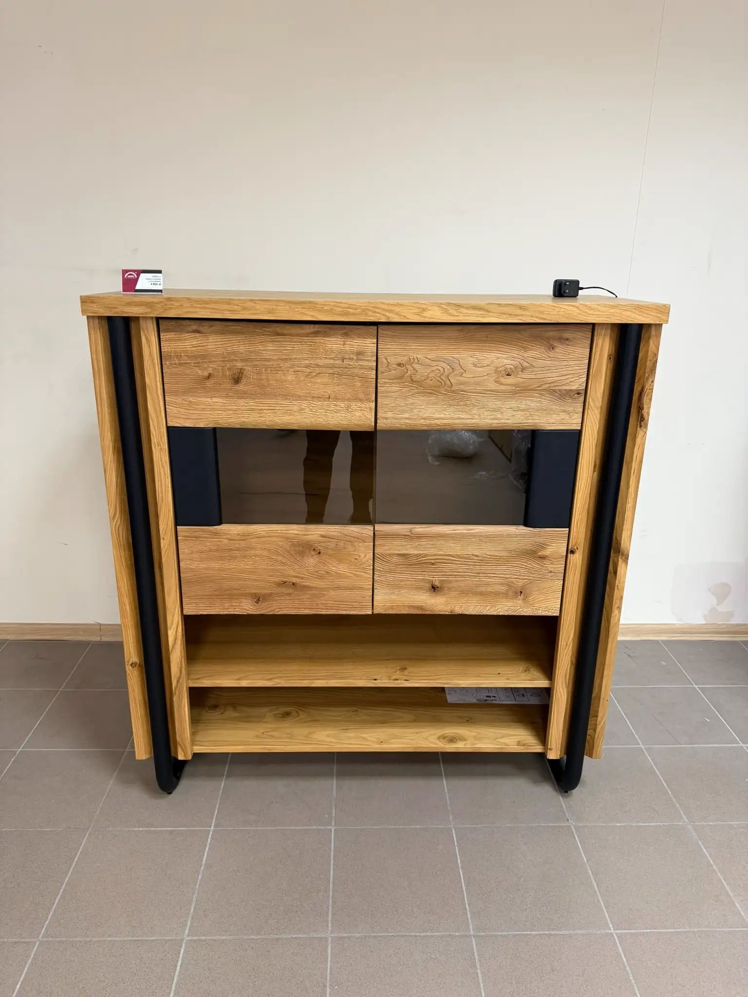 Szafka z barkiem Omega powystawowa, z oświetleniem