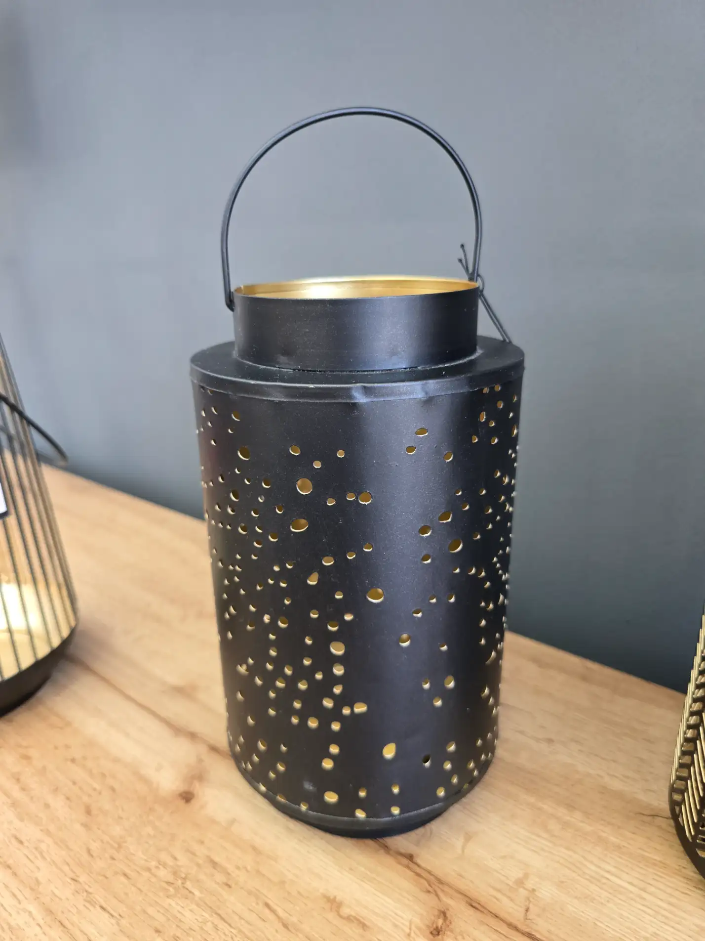 Latarnia dekoracyjna Q-ART ażurowa metalowa lampion