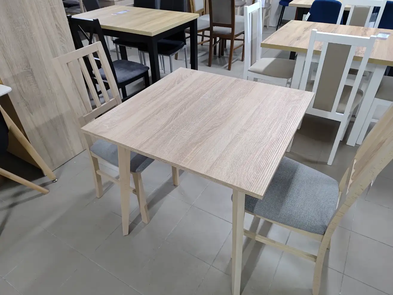 STÓŁ + 2 KRZESŁA STÓŁ + 2 KRZESŁA