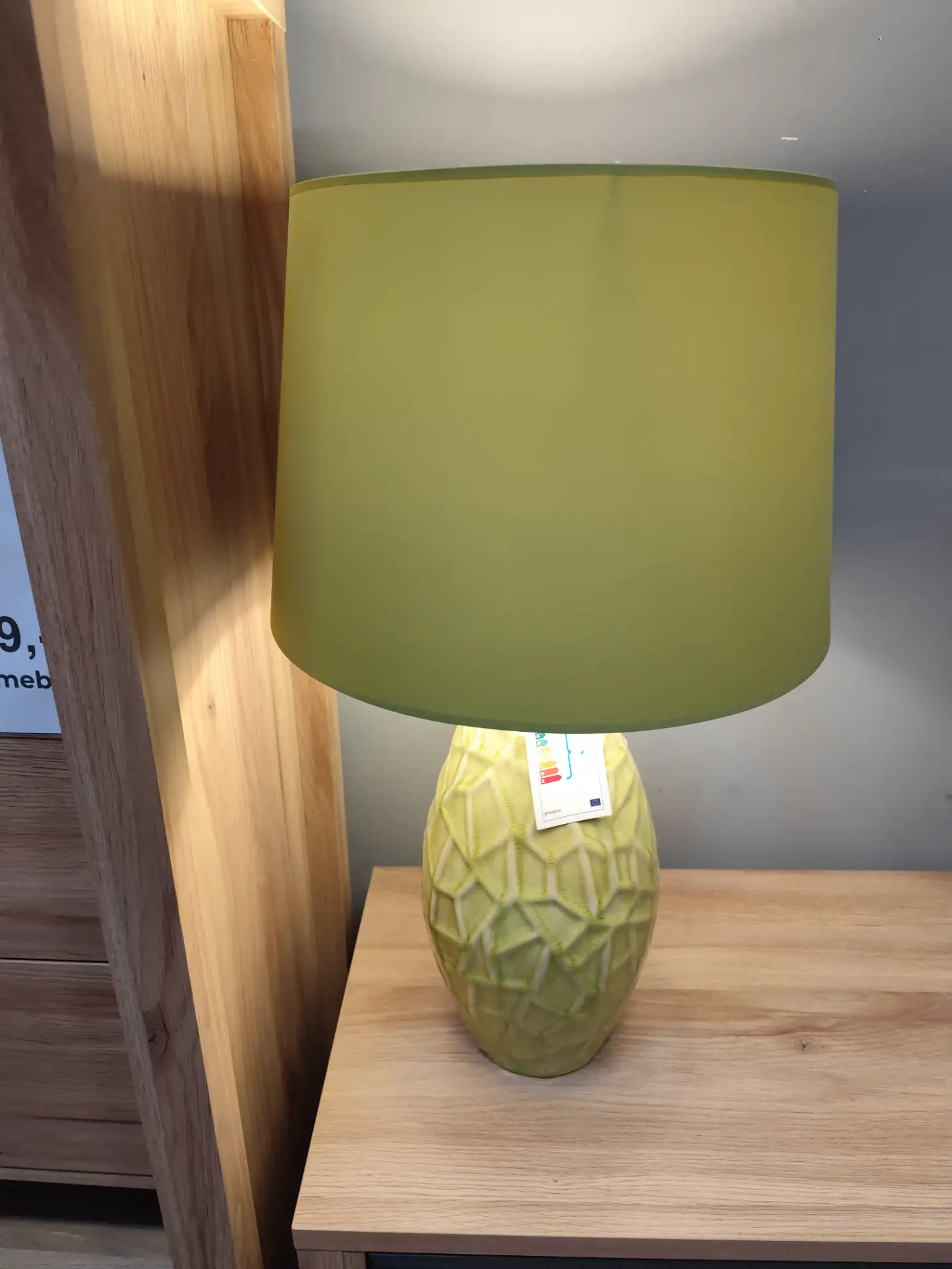 Zielona lampa stołowa z kloszem Zielona lampa stołowa z kloszem