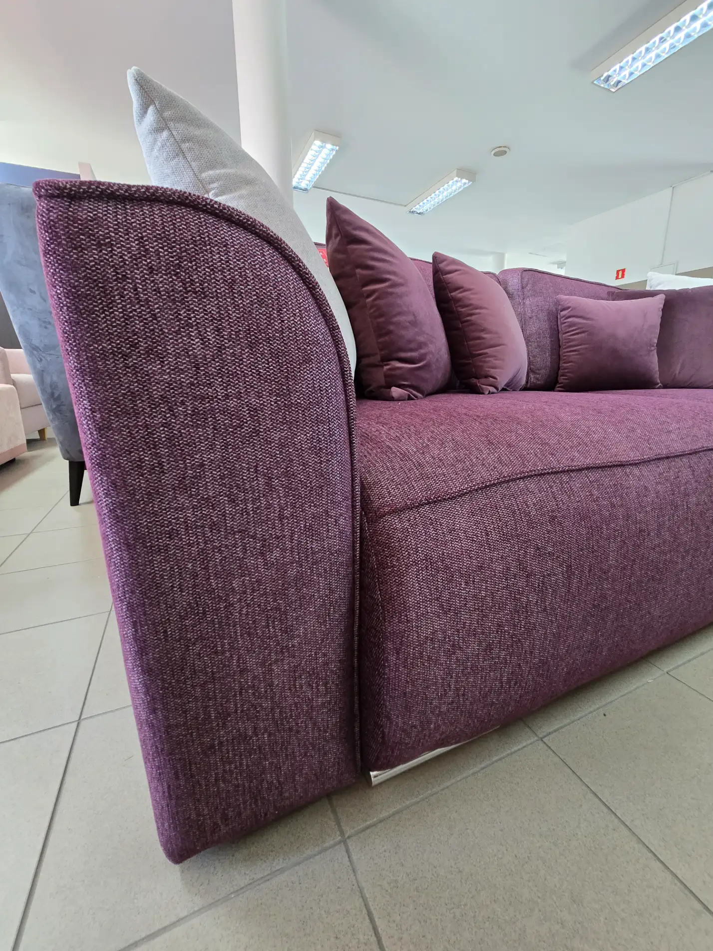 Black Red White Sofa KAMI z funkcja spania bordowa 
