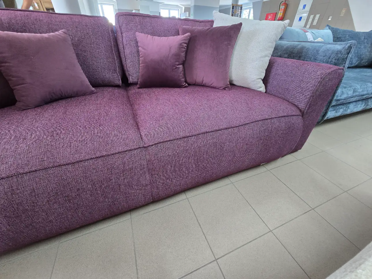 Black Red White Sofa KAMI z funkcja spania bordowa 