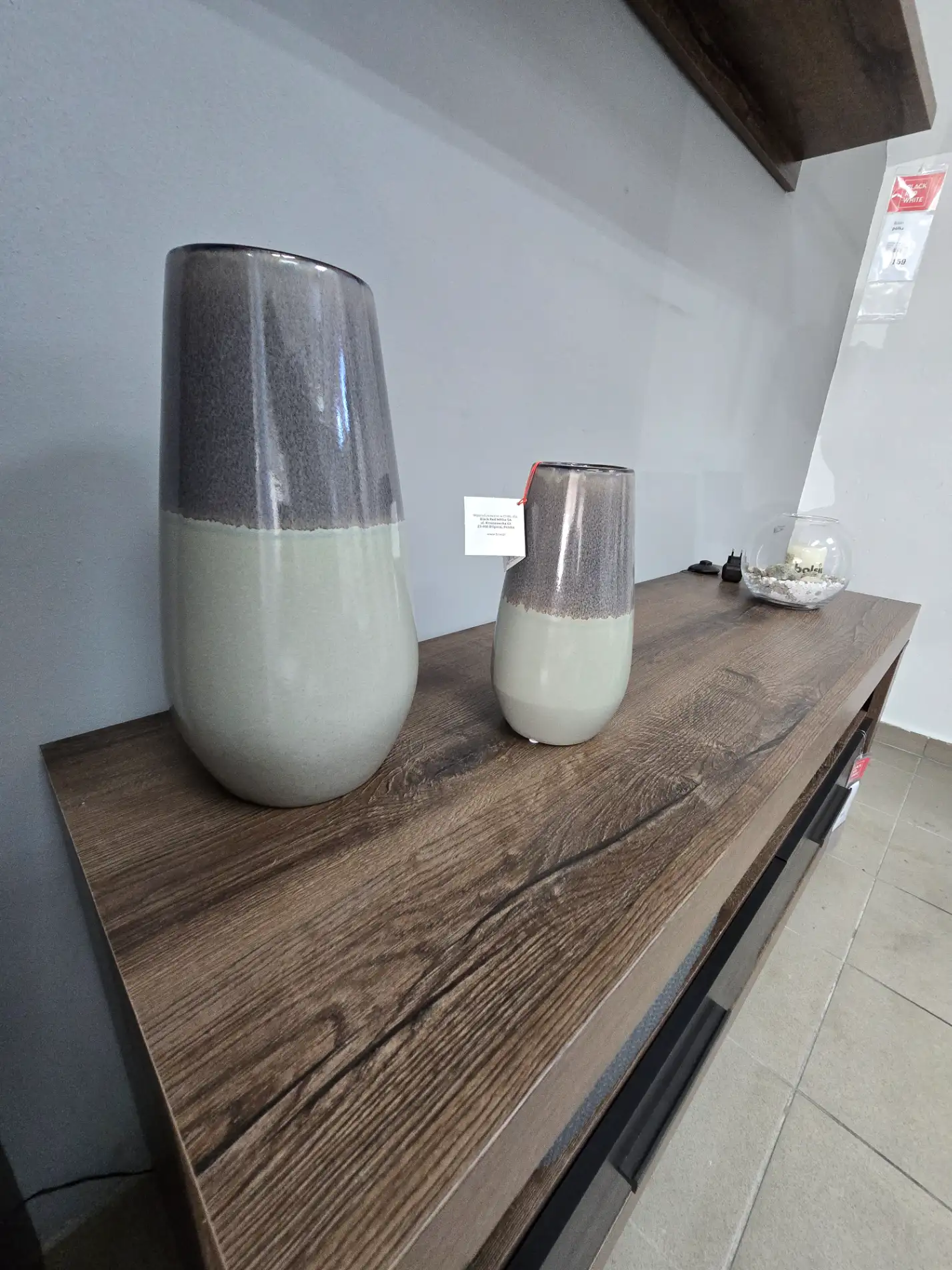 Zestaw dwóch wazonów ceramicznych czarno-szarych