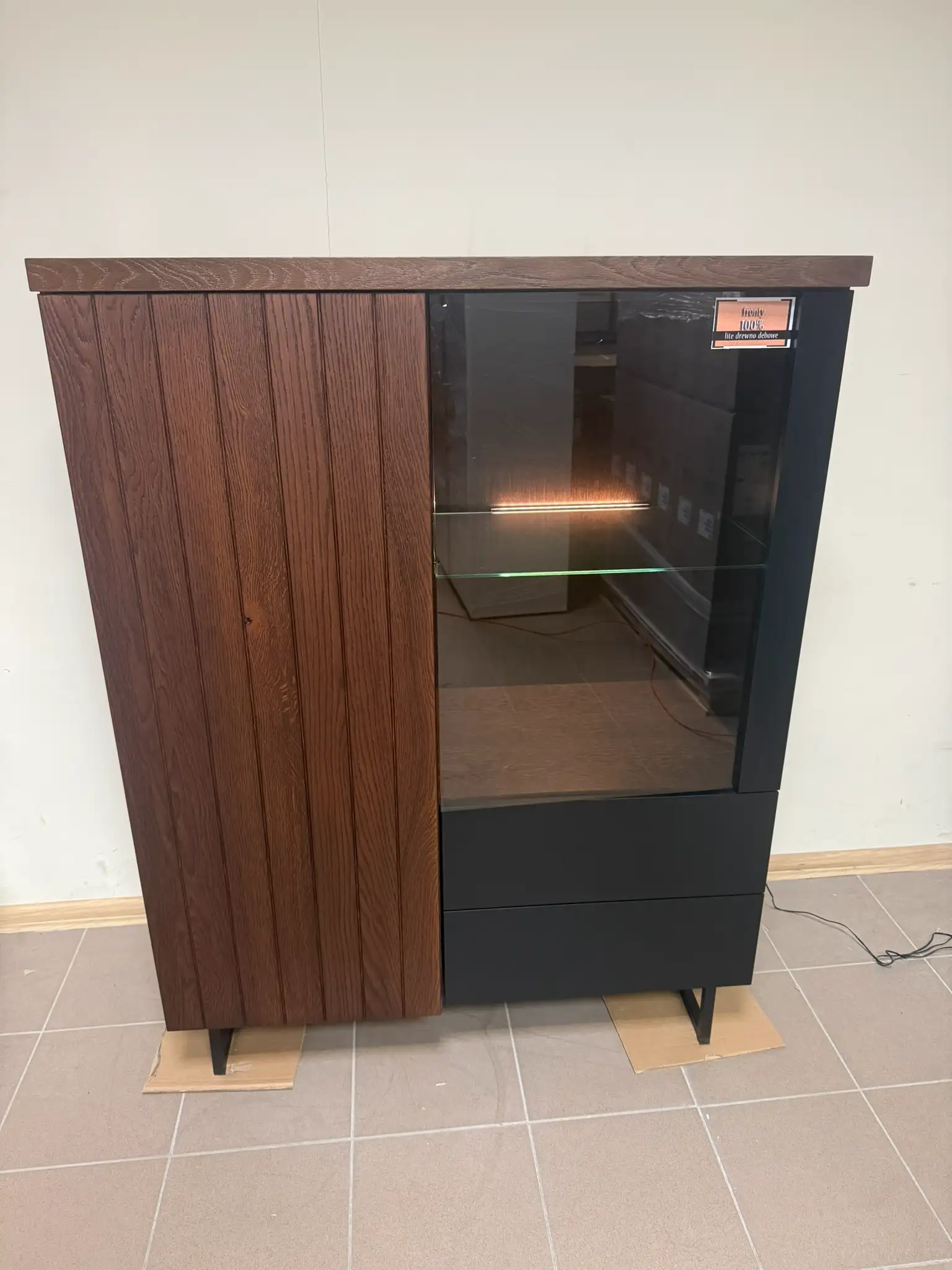 Szafka z barkiem Faros z oświetleniem