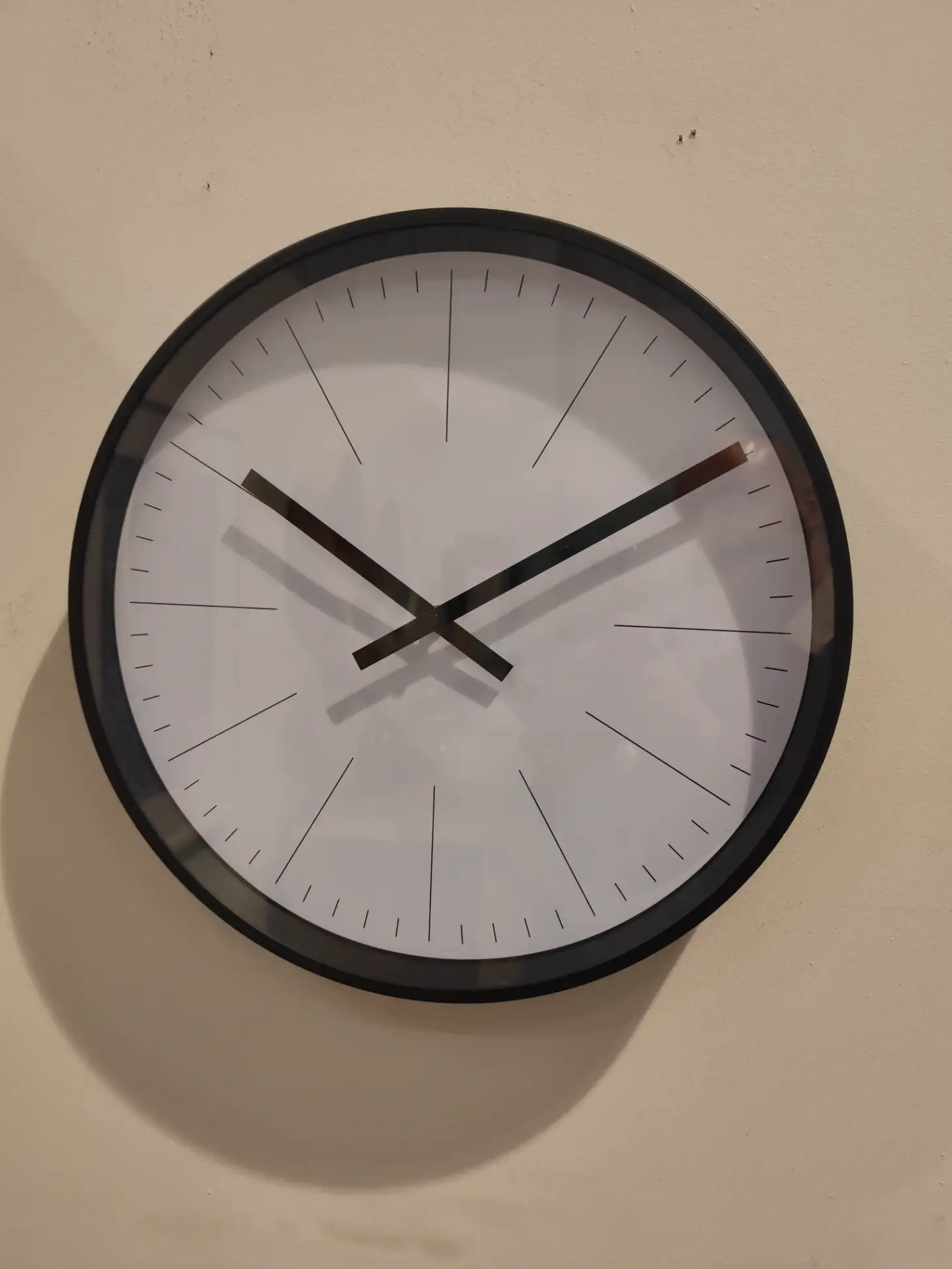 Zegar ścienny SOLITE czarny okrągły Zegar ścienny SOLITE czarny okrągły