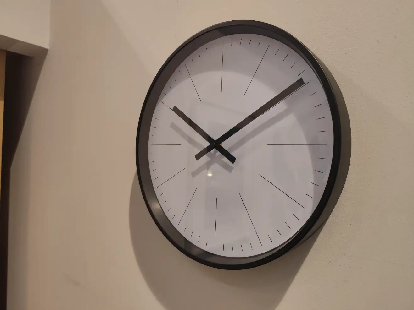 Zegar ścienny SOLITE czarny okrągły Zegar ścienny SOLITE czarny okrągły