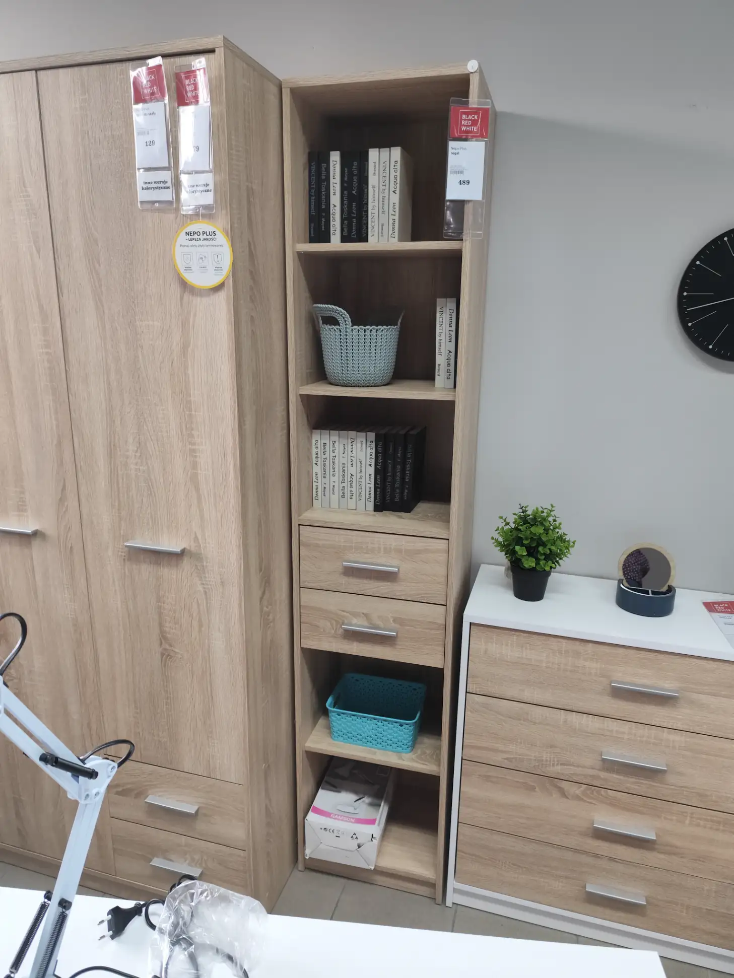 Black Red White Regał NEPO PLUS 40 cm z 2 szufladami i 5 pólkami dąb sonoma