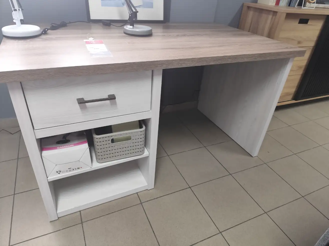 Black Red White Biurko LUCA JUZI 141 x 81 cm Black Red White Biurko LUCA JUZI 141 x 81 cm