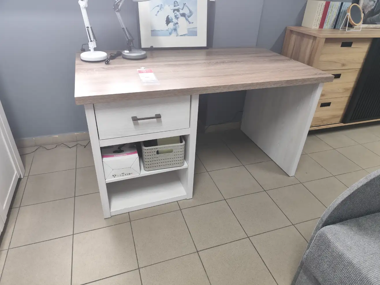 Black Red White Biurko LUCA JUZI 141 x 81 cm Black Red White Biurko LUCA JUZI 141 x 81 cm