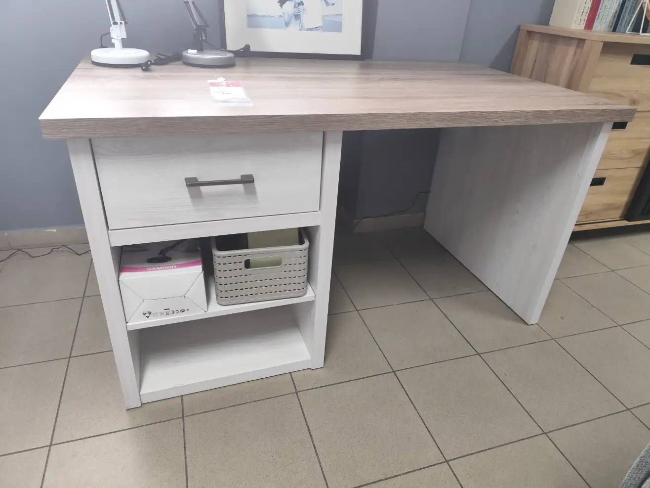 Black Red White Biurko LUCA JUZI 141 x 81 cm Black Red White Biurko LUCA JUZI 141 x 81 cm