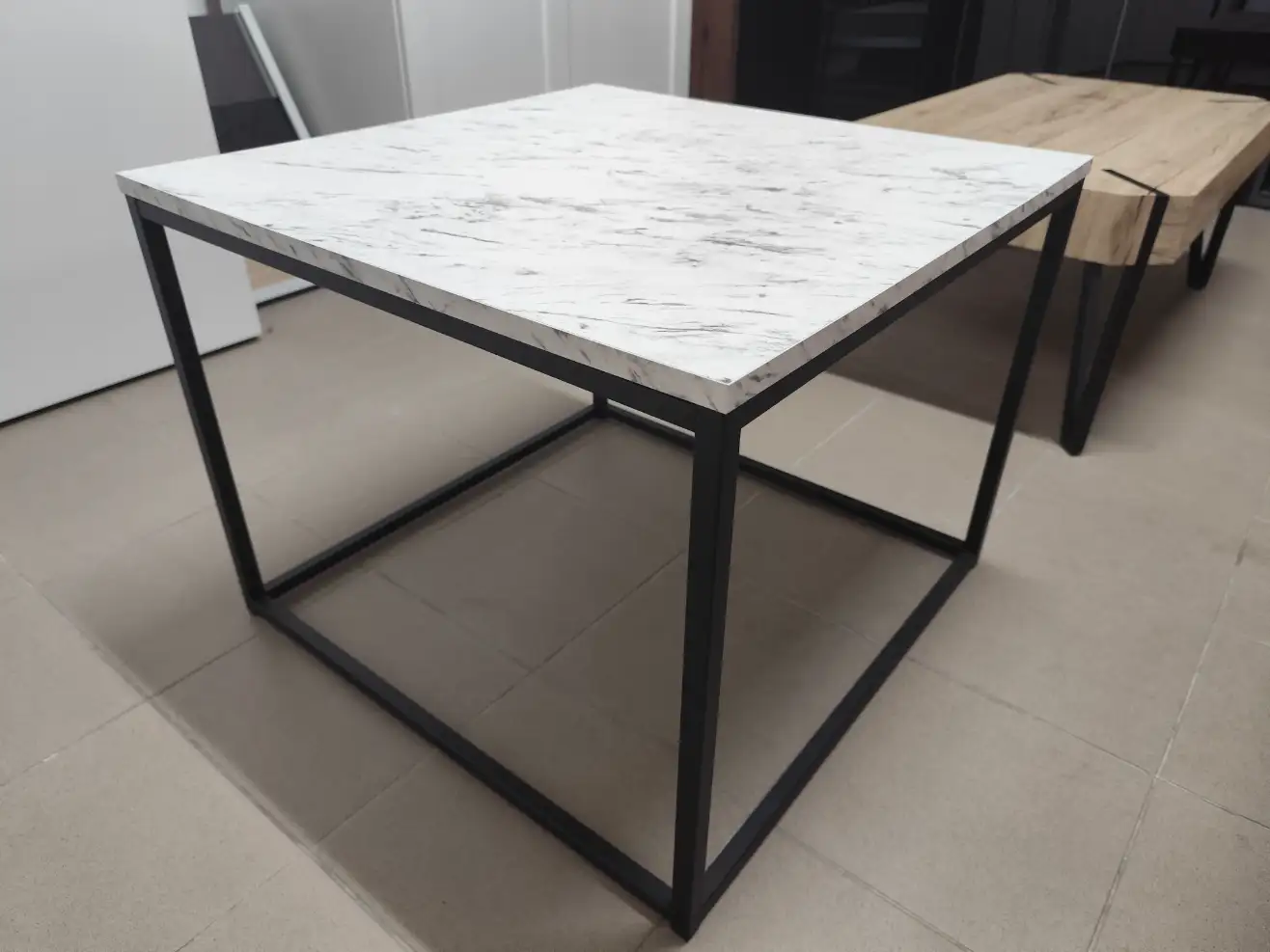 Black Red White Stolik kawowy AROZ 69 cm ława kwadratowa marmur 