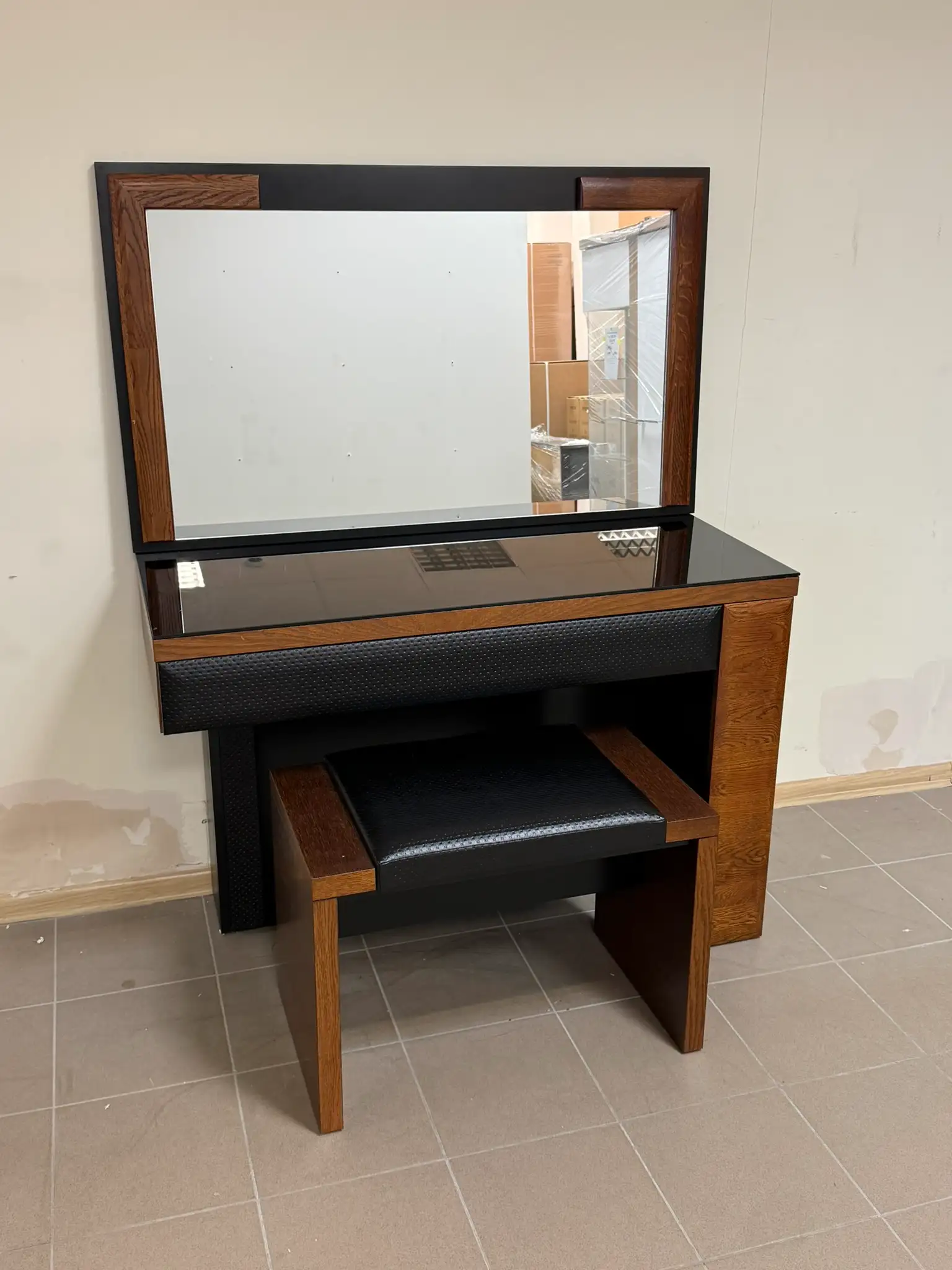 Komplet Verano toaletka +lustro +stołek powystawowy