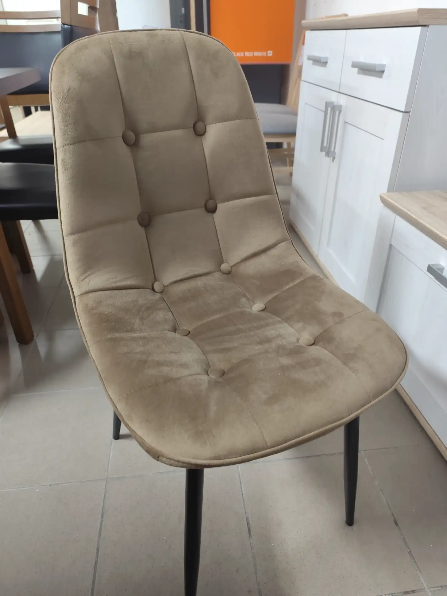 Halmar Krzesło K-417 tapicerowane beżowy velvet pikowane Halmar Krzesło K-417 tapicerowane beżowy velvet pikowane