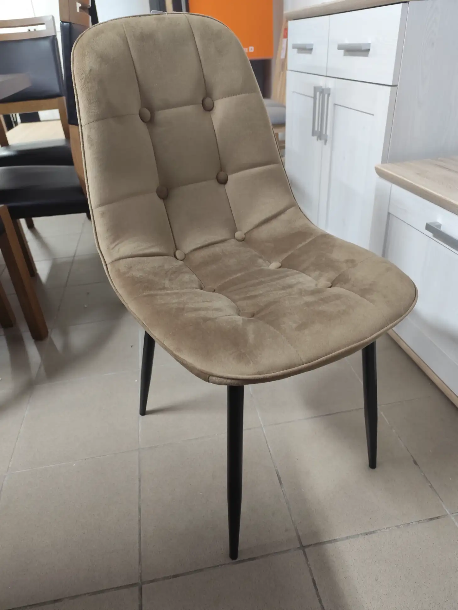 Halmar Krzesło K-417 tapicerowane beżowy velvet pikowane Halmar Krzesło K-417 tapicerowane beżowy velvet pikowane