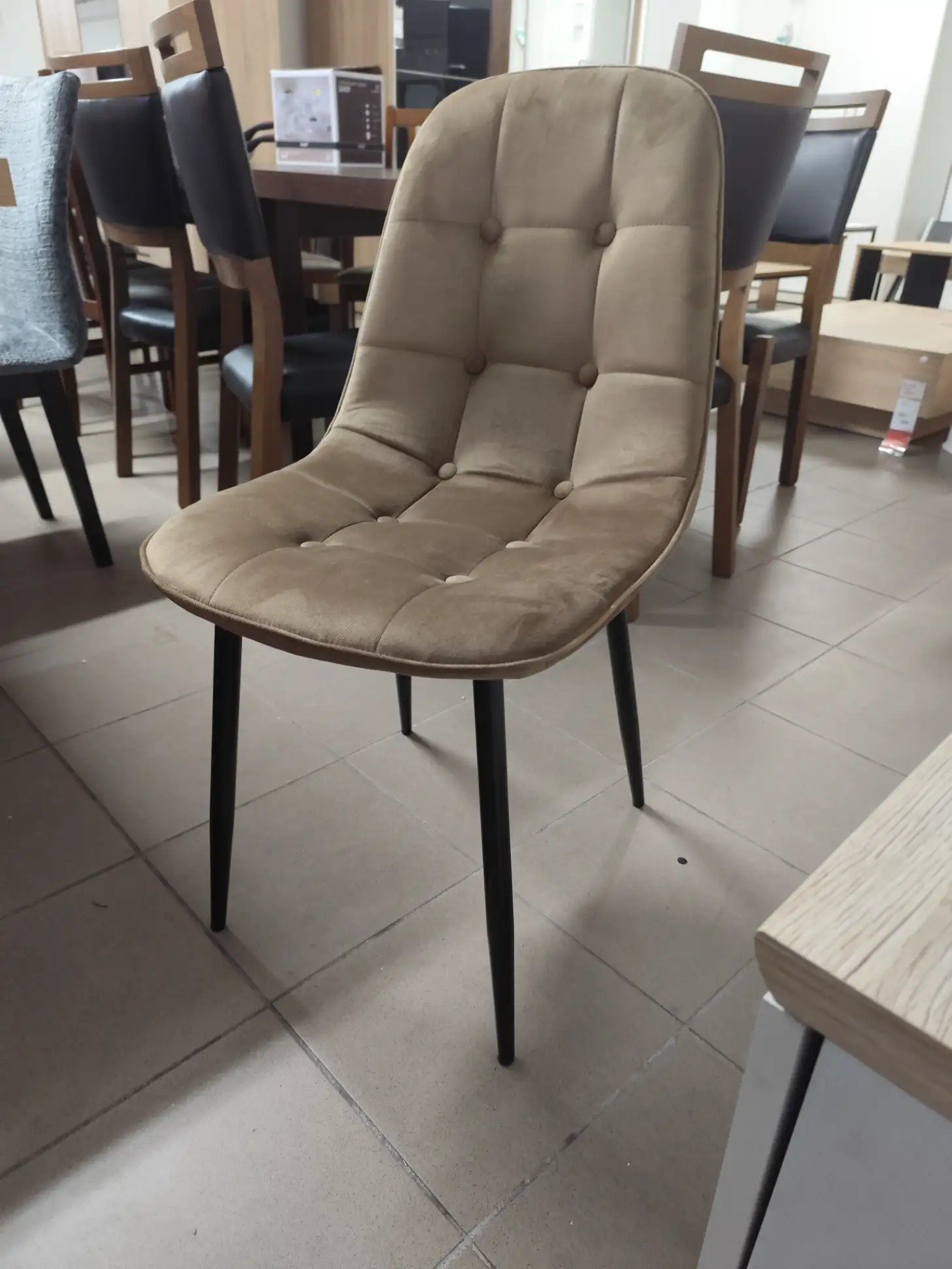 Halmar Krzesło K-417 tapicerowane beżowy velvet pikowane Halmar Krzesło K-417 tapicerowane beżowy velvet pikowane