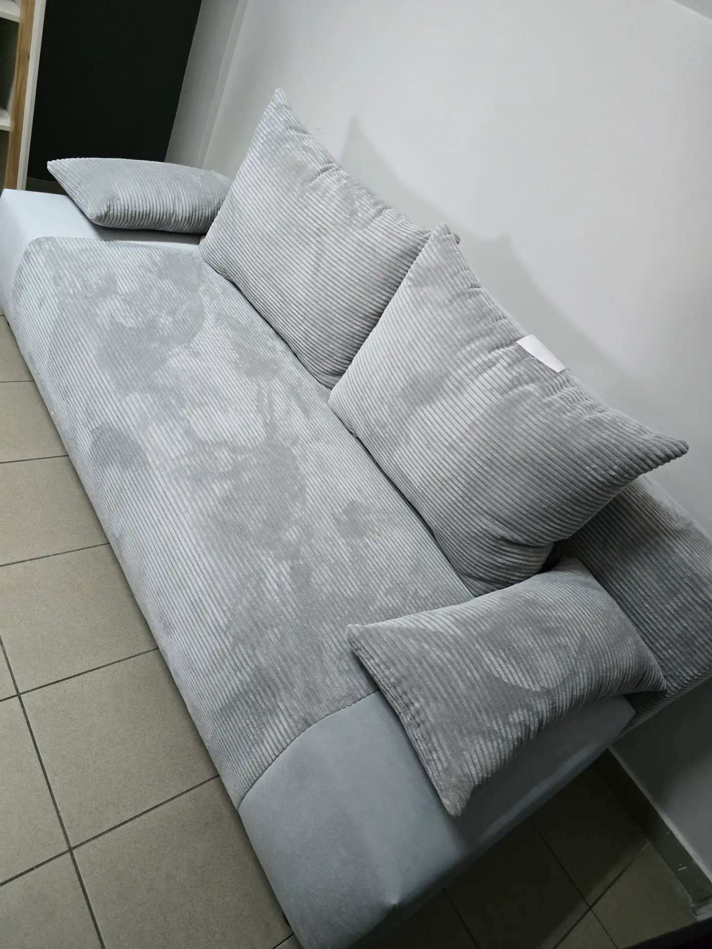 Black Red White Sofa GAPI kanapa z funkcją spania DL i pojemnikiem na pościel welur szara