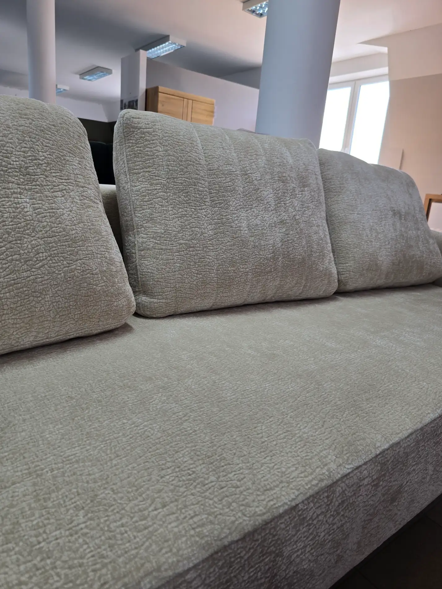 Sofa LATINA HR kanapa z funkcją spania i pojemnikiem beżowa