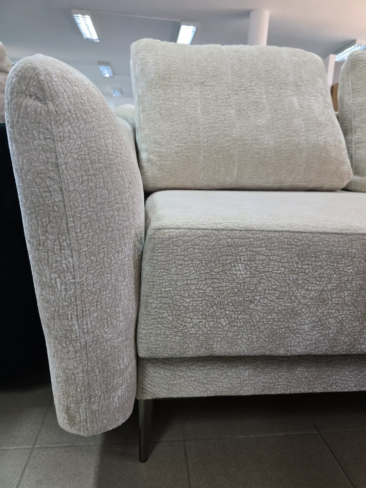 Sofa LATINA HR kanapa z funkcją spania i pojemnikiem beżowa