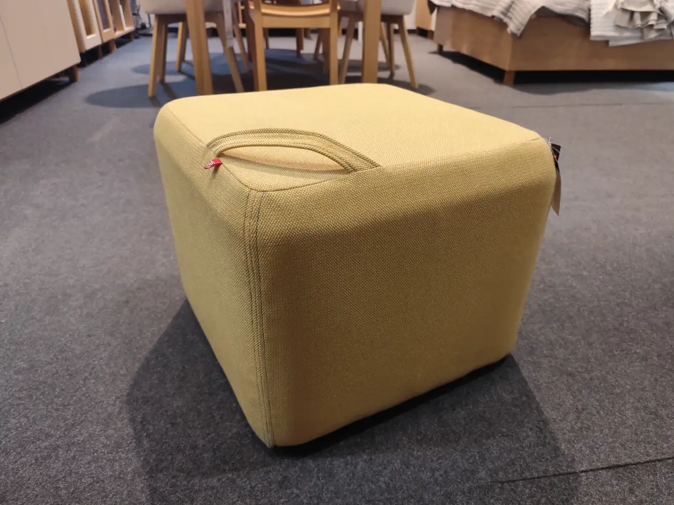 VOX Pufa MUTO kostka żółta z uchwytem lekka VOX Pufa MUTO kostka żółta z uchwytem lekka