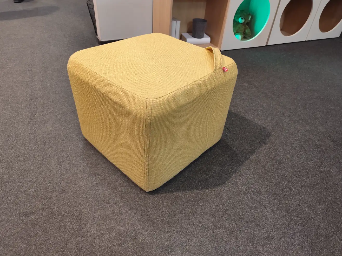 VOX Pufa MUTO kostka żółta z uchwytem lekka VOX Pufa MUTO kostka żółta z uchwytem lekka