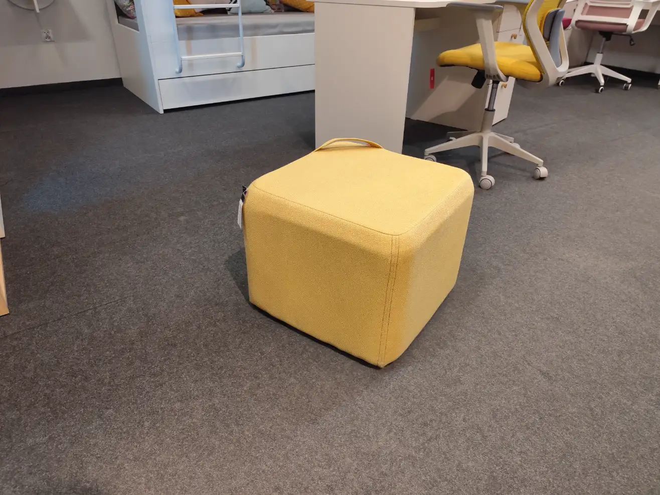 VOX Pufa MUTO kostka żółta z uchwytem lekka VOX Pufa MUTO kostka żółta z uchwytem lekka