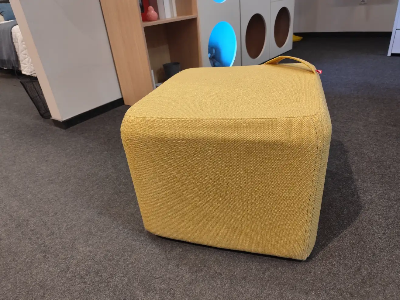 VOX Pufa MUTO kostka żółta z uchwytem lekka VOX Pufa MUTO kostka żółta z uchwytem lekka