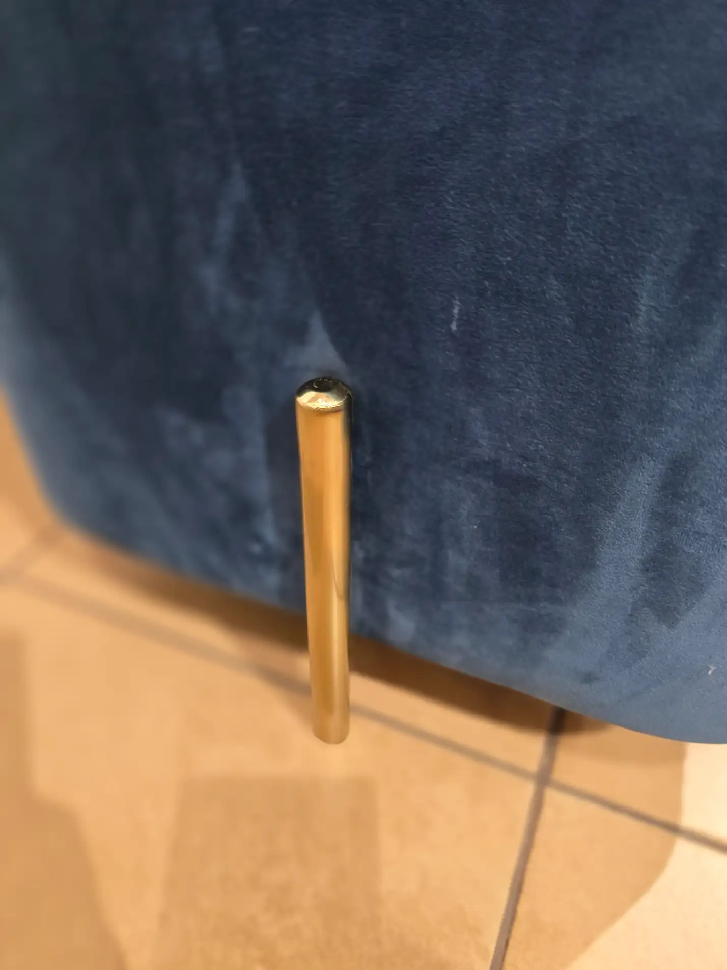 Halmar Pufa CORNO granatowy złote nóżki kwadratowa Halmar Pufa CORNO granatowy złote nóżki kwadratowa