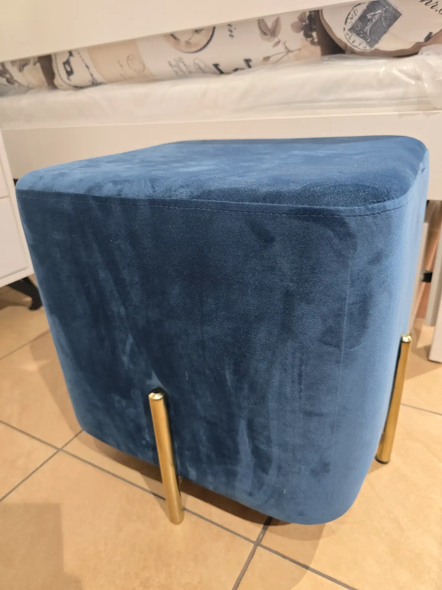 Halmar Pufa CORNO granatowy złote nóżki kwadratowa Halmar Pufa CORNO granatowy złote nóżki kwadratowa