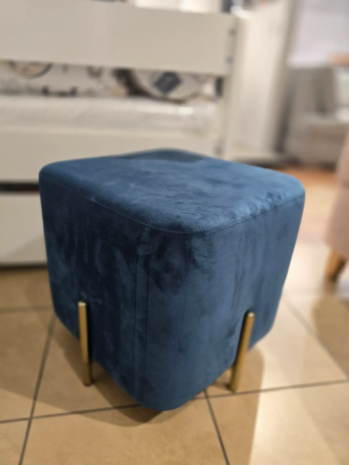 Halmar Pufa CORNO granatowy złote nóżki kwadratowa Halmar Pufa CORNO granatowy złote nóżki kwadratowa