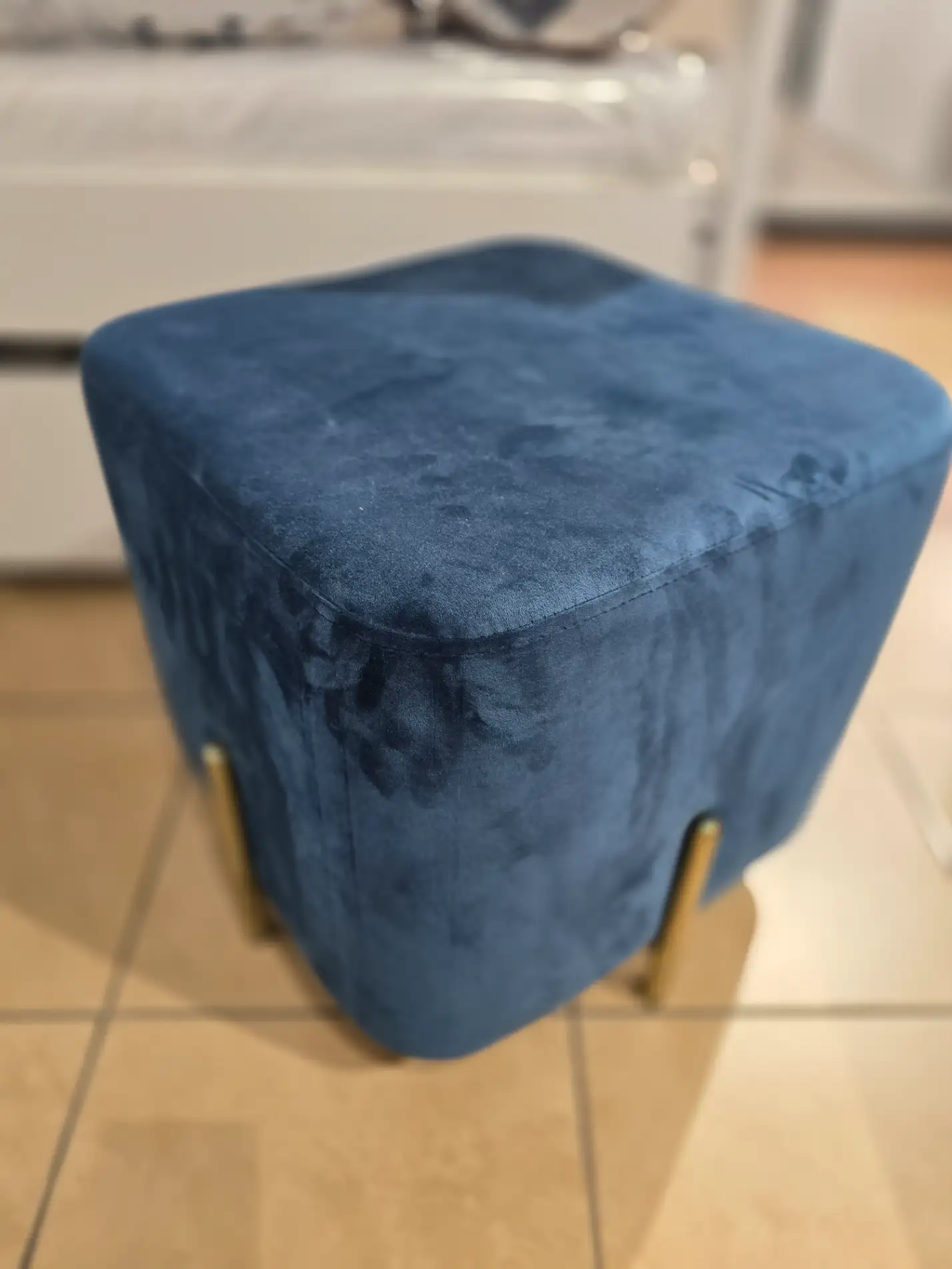 Halmar Pufa CORNO granatowy złote nóżki kwadratowa Halmar Pufa CORNO granatowy złote nóżki kwadratowa