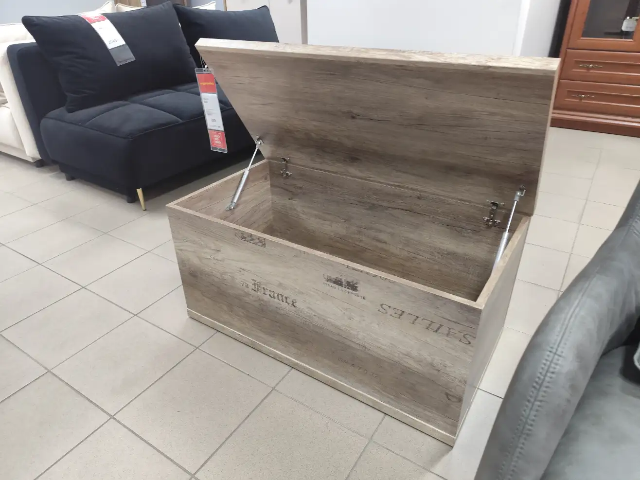 Black Red White Kufer MALCOLM skrzynia z pojemnikiem Black Red White Kufer MALCOLM skrzynia z pojemnikiem