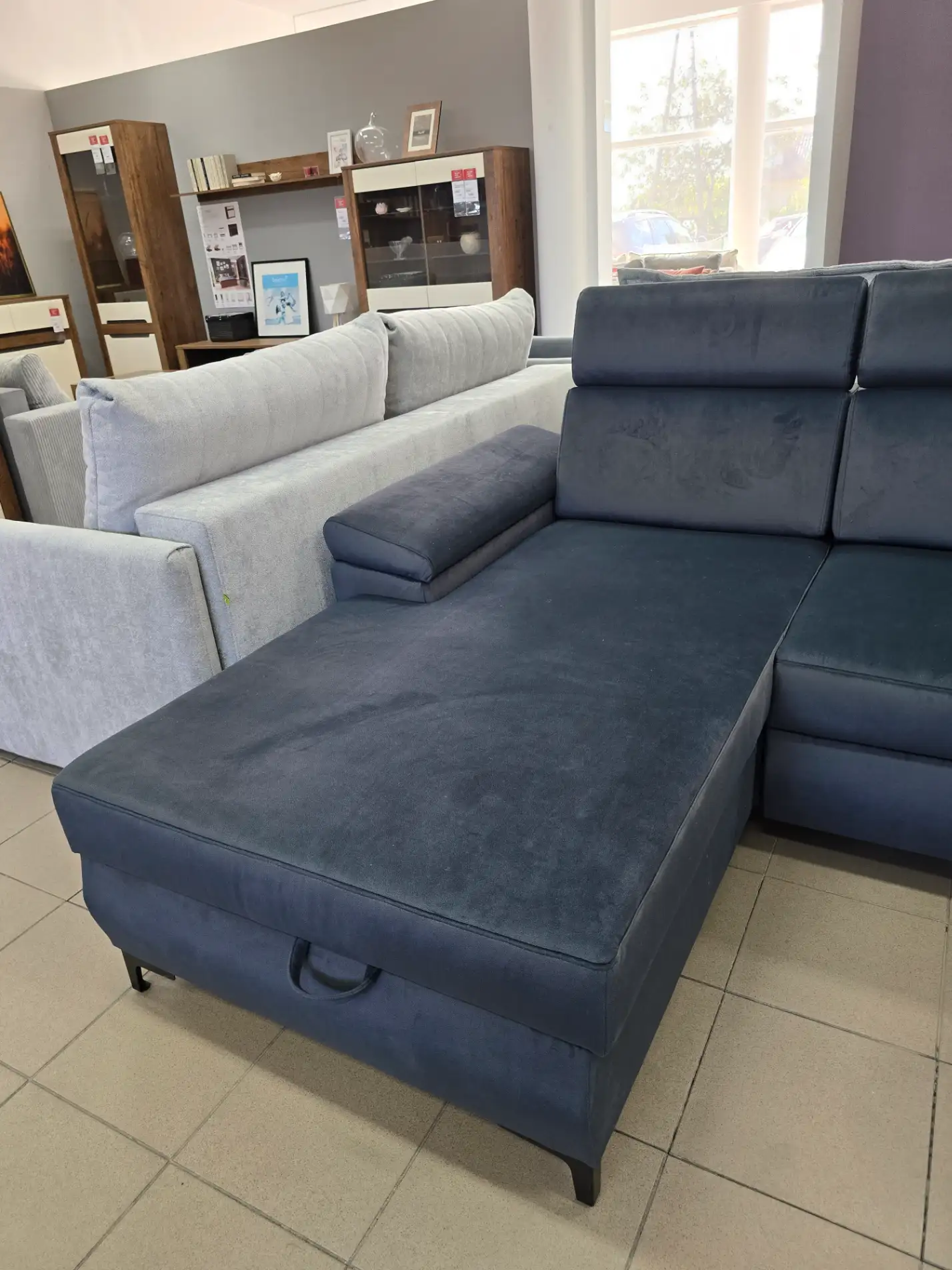 Black Red White Narożnik SANTI z funkcją spania i dwoma pojemnikami 258 x 176 cm Black Red White Narożnik SANTI z funkcją spania i dwoma pojemnikami 258 x 176 cm