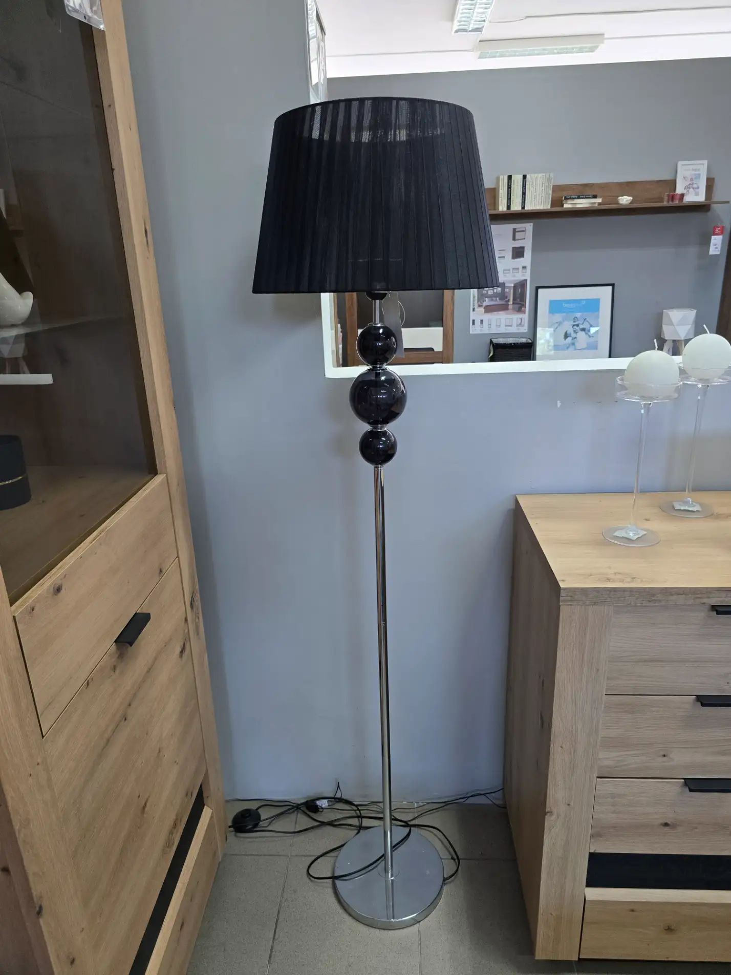 Lampa stojąca podłogowa ORGANZA czarna metalowa szklane kulki